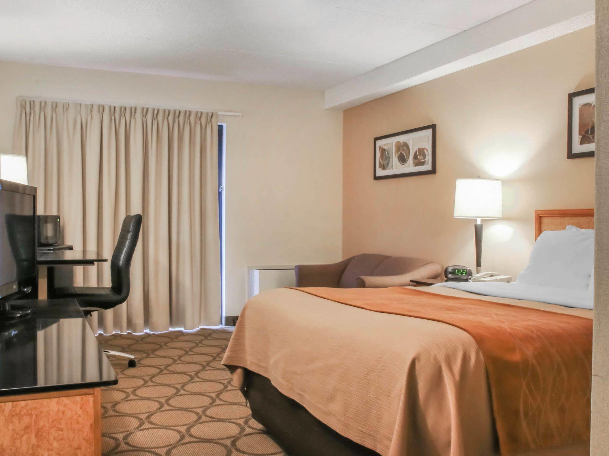 סט-איל Comfort Inn מראה חיצוני תמונה